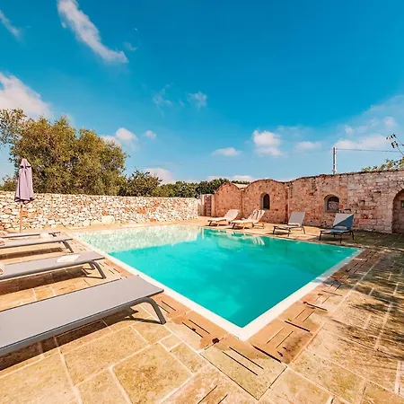 Helloapulia - Masseria La Cesarina - Retreat With Pool & Olive Trees, Villa Ceglie Messapica