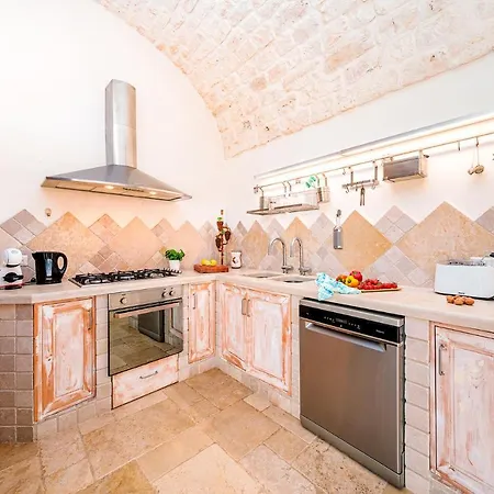Helloapulia - Masseria La Cesarina - Retreat With Pool & Olive Trees, Villa Ceglie Messapica