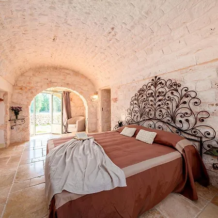 Helloapulia - Masseria La Cesarina - Retreat With Pool & Olive Trees, Ceglie Messapica
