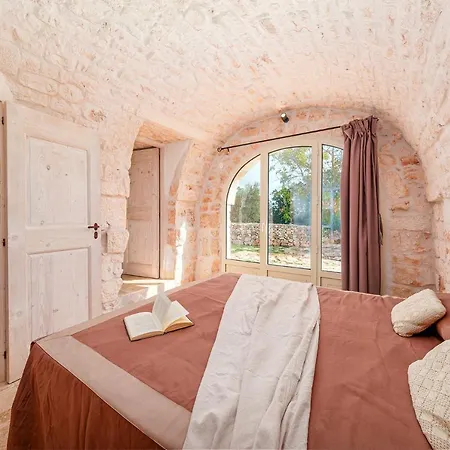 Helloapulia - Masseria La Cesarina - Retreat With Pool & Olive Trees, Villa Ceglie Messapica